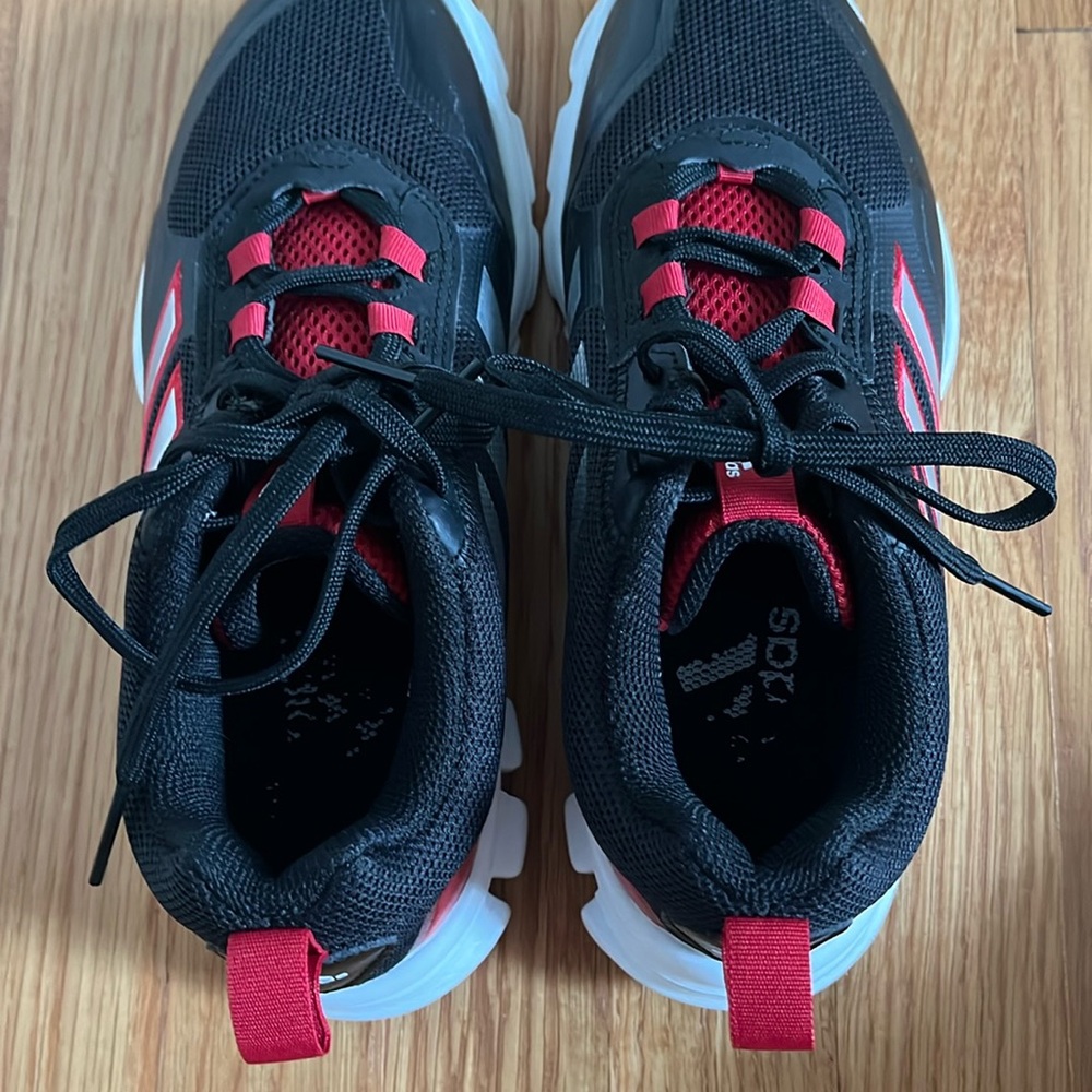 Gentle used Adidas size 6 shoes. Red and black